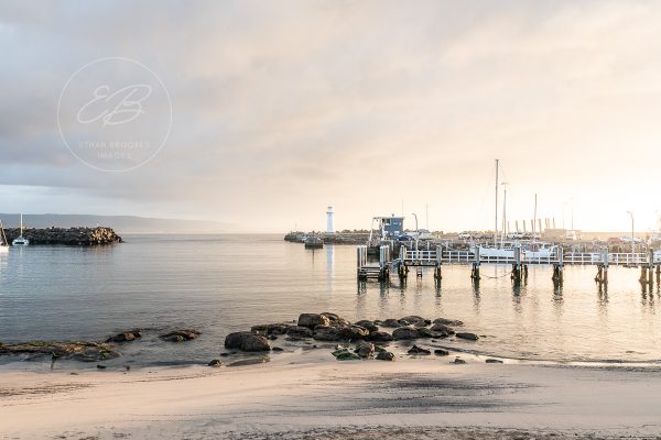 Rise - Wollongong Harbour Lighthouse