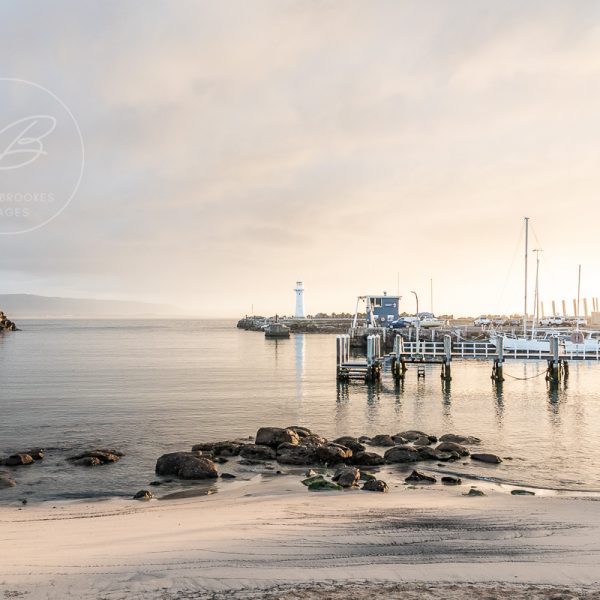 Rise - Wollongong Harbour Lighthouse